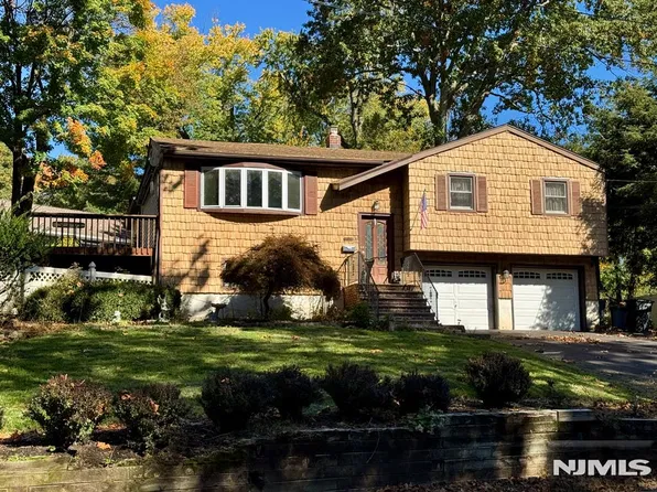 32 Esplanade Drive, Hillsdale, NJ 07642