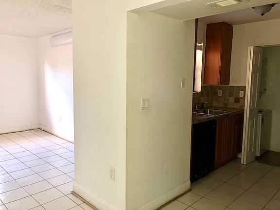 4th image of 530 NW 114th Ave APT 103