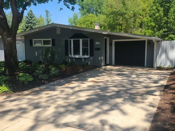 121 Elm Ave, North Aurora, IL 60542