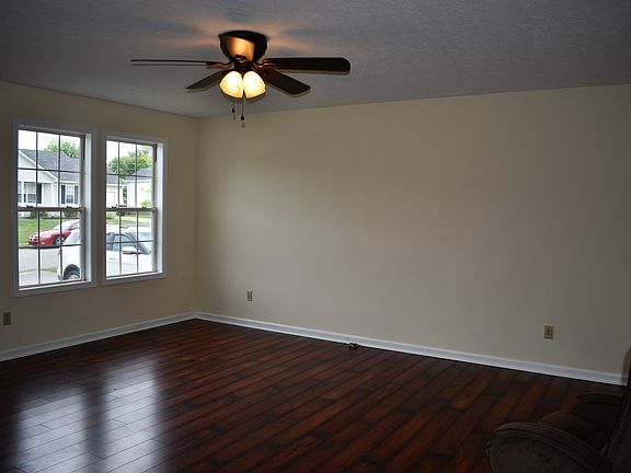 4th image of 815 Red Clover Ave