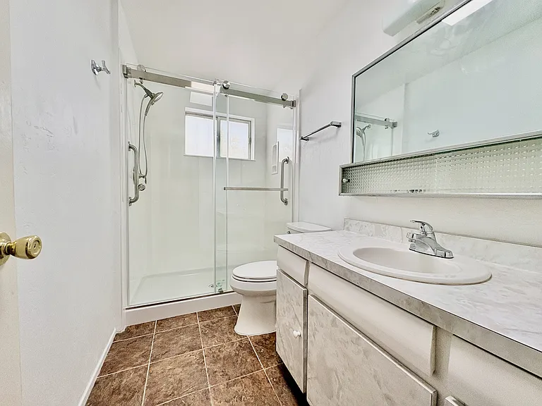 3811 N Reno Ave — Photo 18