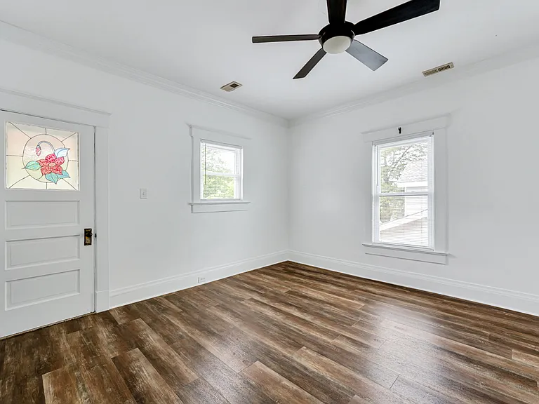 220 E Randall Ave — Photo 17
