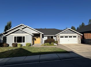 302 SW Roosevelt Way, Grants Pass, OR 97526