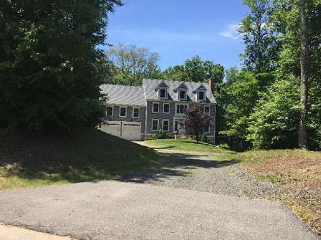 2nd image of 17 Acorn Dr