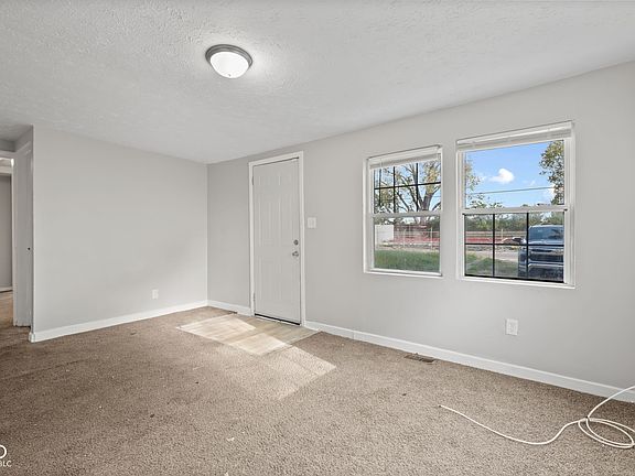 4th image of 4705 Prospect St