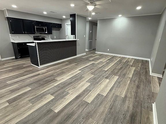 5th image of 3808 Holly Glen Dr