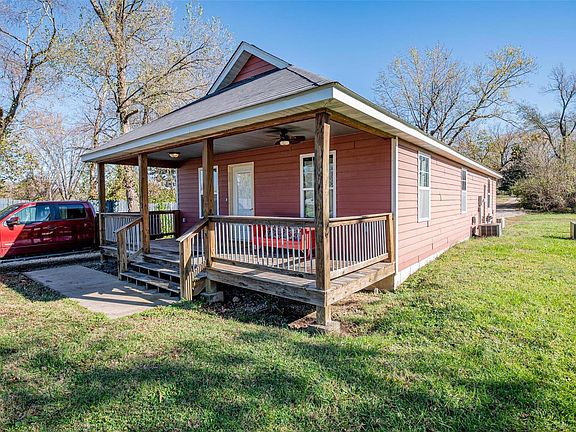 3rd image of 110 Mueller Dr