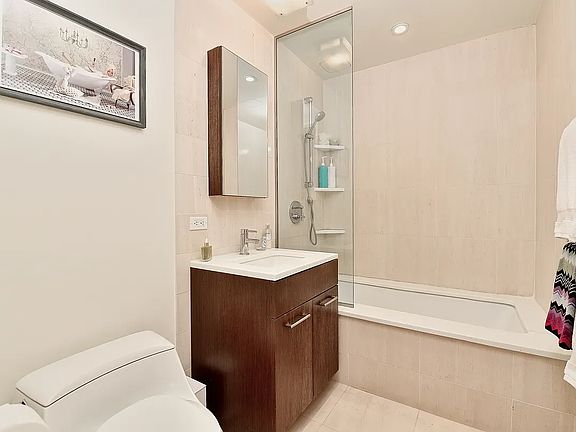 4th image of 39 E 29th St #12