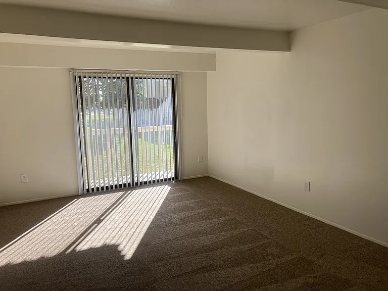 Windsor Place Apartments — Photo 65