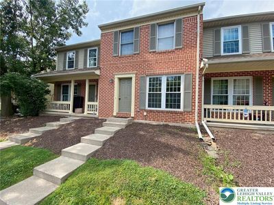 515 Ponds Edge Ln, Allentown, PA, 18104