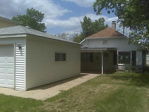 1st image of 700 W Oakwood Ave