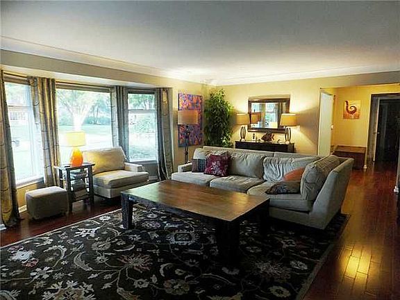 3rd image of 2647 Densmore Dr