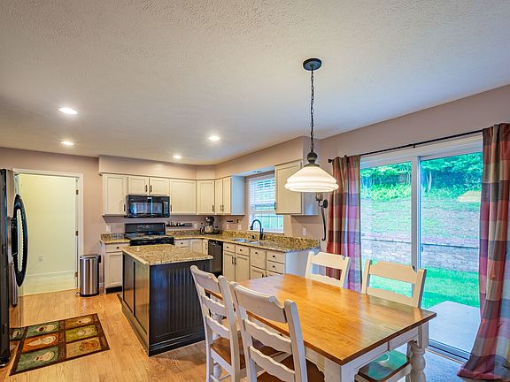 5th image of 102 Pembroke Ct
