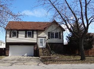 204 Commonwealth Dr, Bolingbrook, IL 60440