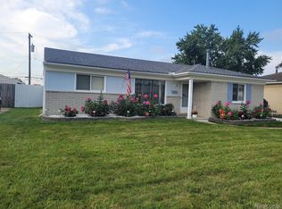 32655 Lone Pine Dr, Westland, MI 48185