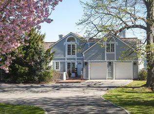 8 Sands Light Rd, Port Washington, NY 11050