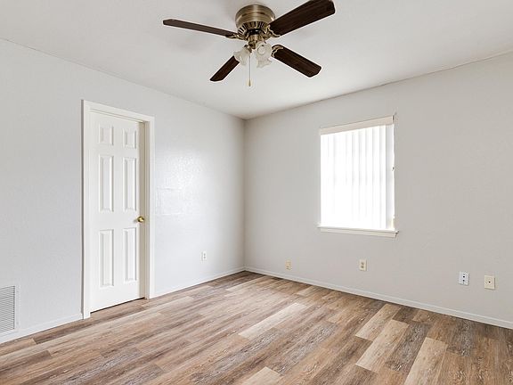 4th image of 826 N 26th St