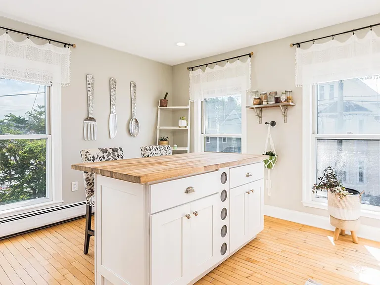 537 Islington St #3 — Photo 11