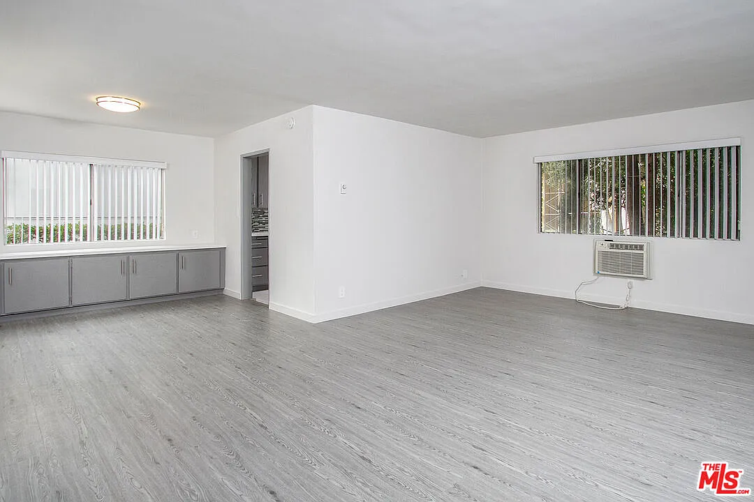 Building Photo - 450 S Los Robles Ave #11