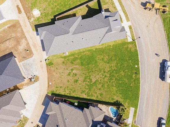 4th image of 301 Montego Bay Dr