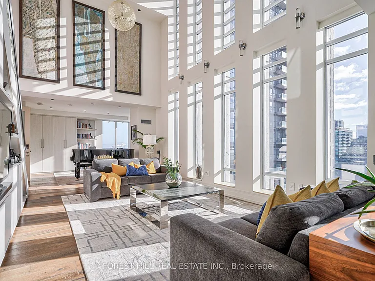 8 Colborne St #Penthouse 2701 — Photo 1