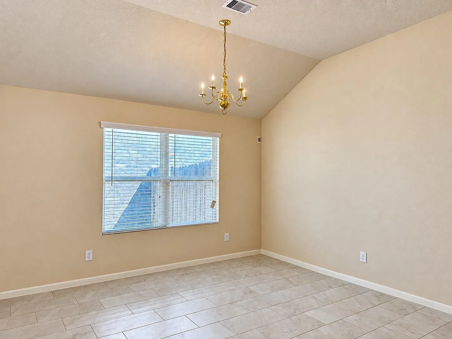 3 bed, 2.0 bath, 1528 sqft, $1,900 — Photo 4