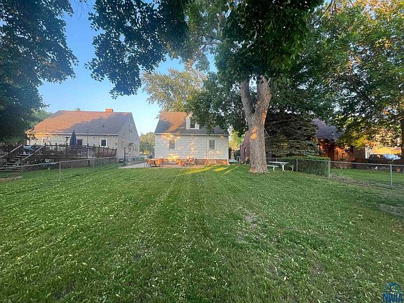 3rd image of 3529 Nebraska St