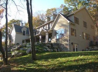 1733 Weyhill Dr, Center Valley, PA 18034