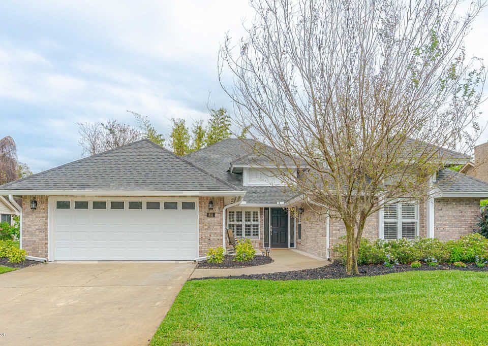 1st image of 831 Clear Lake Dr