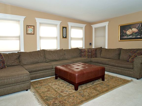 Cheerful Family Room