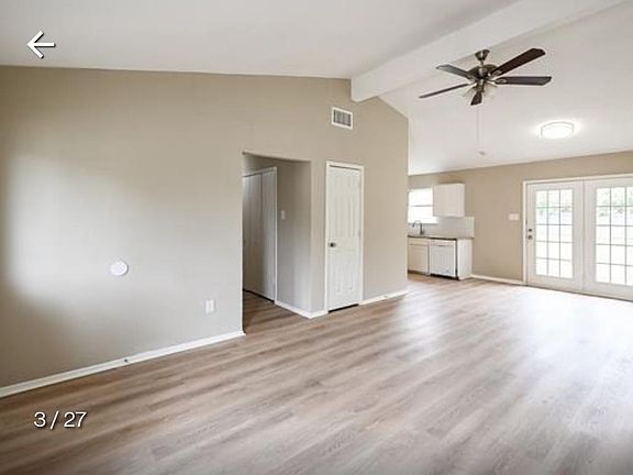 3rd image of 811 Cavalier Dr