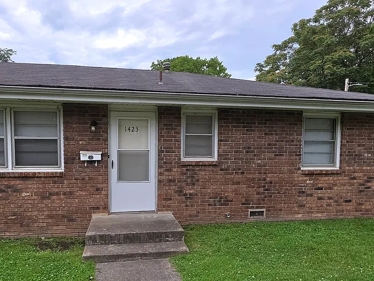 1423 E Cairo St — Photo 1