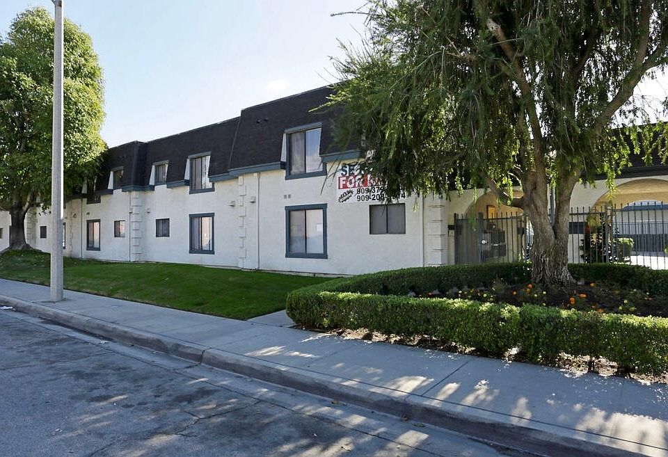 1st image of 1319 Oakwood Dr