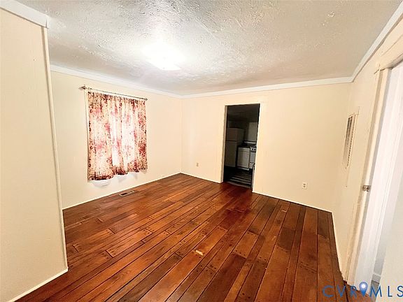 3rd image of 716 Bollingbrook St