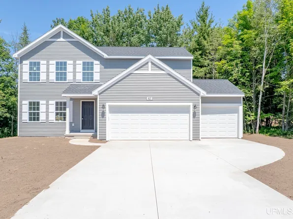 627 Oak Lawn Dr, Hancock, MI 49930
