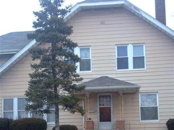 3154 Rockingham Rd, Davenport, IA 52802