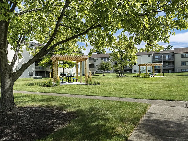 Pointe at Northern Woods — Photo 42