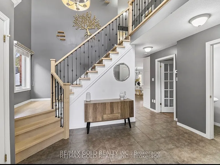 24 Murray Ct — Photo 3