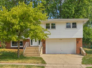 750 Spruce Ln, Bartlett, IL 60103