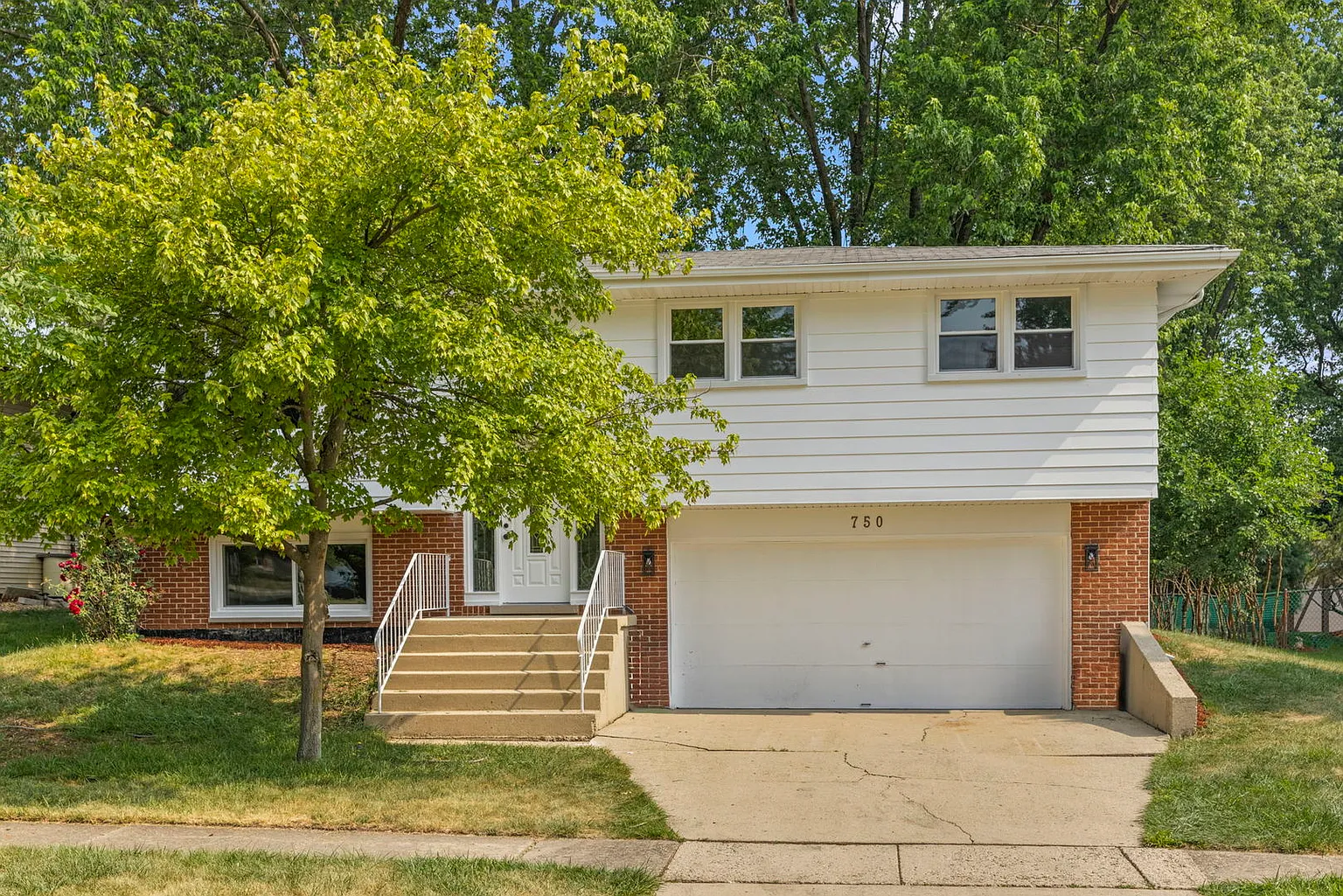 750 Spruce Ln photo 1