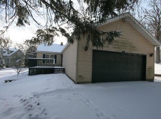 28585 W Edgewood Ave, Cary, IL 60013