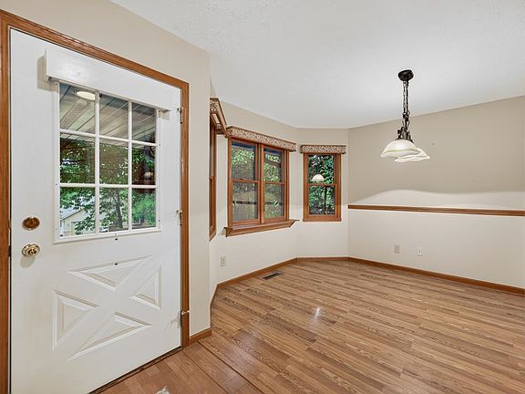 3rd image of 485 Corkhill Ct