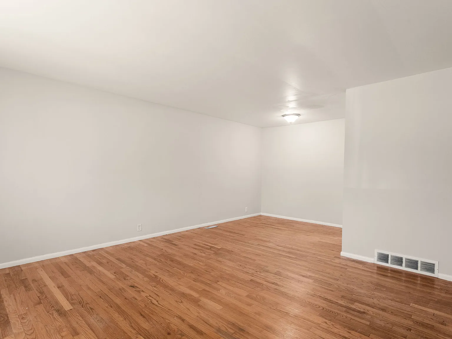 3 bed, 1.5 bath, 1000 sqft, $1,595 — Photo 4