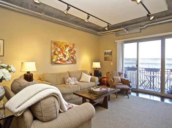 150 Bee St APT 611, Charleston, SC 29401