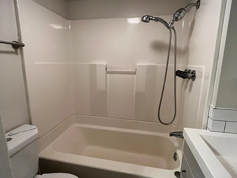 3035 S Clermont Dr — Photo 15
