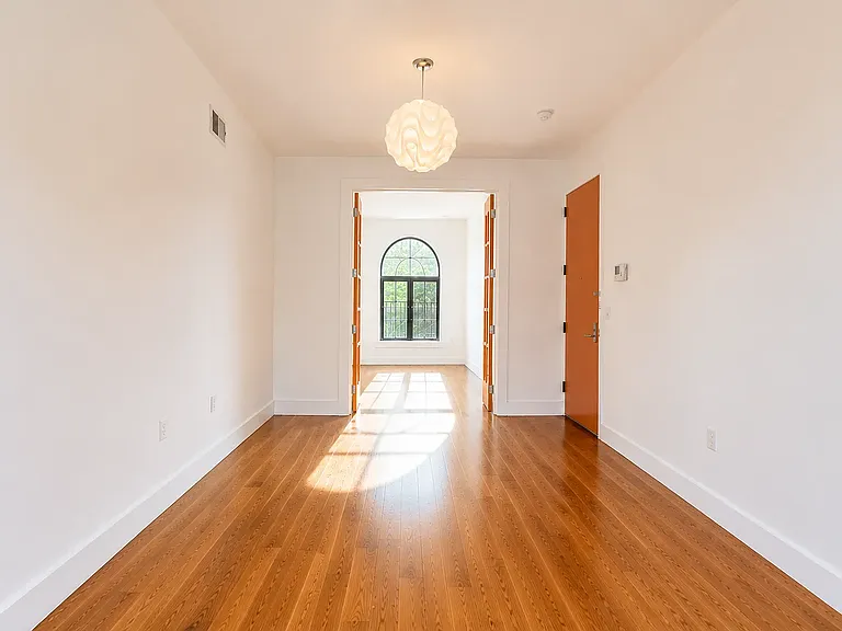 285 Himrod St #1R — Photo 4