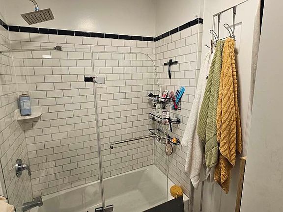 2nd image of 206 E 32nd St #2RE