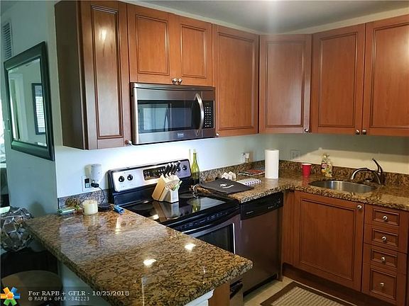 3rd image of 2655 NE 8th Ave APT 210