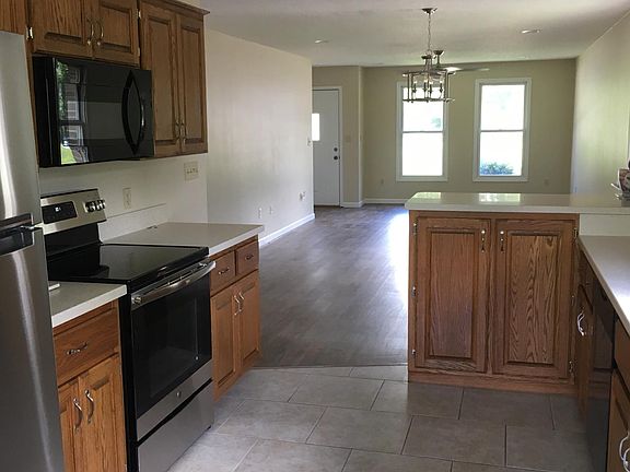 2nd image of 3829 Stonebridge Dr