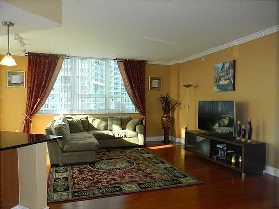 4th image of 2000 S Bayshore Dr APT 9